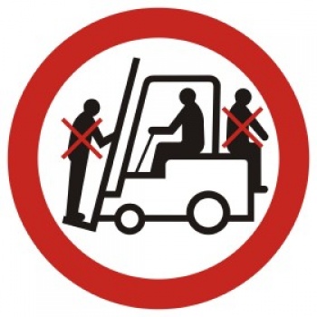 GB002 Zakaz przewozu osób na urządzeniach transportowych